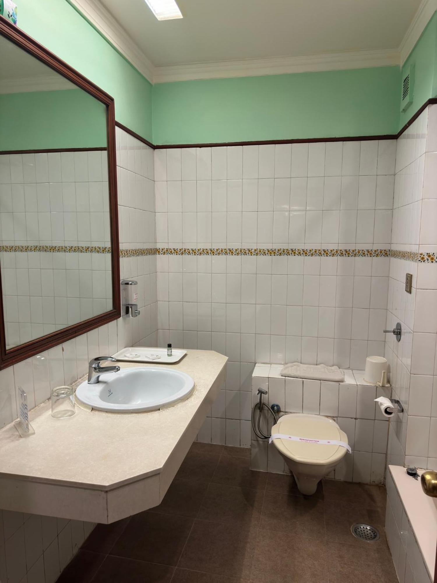 Hotel Nahar Nilgiris Ooty Eksteriør billede